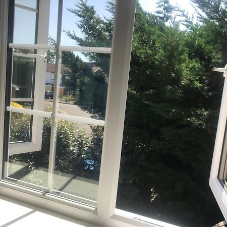 Large Private Room With En-Suite In The House For Professionals Staines-upon-Thames Exterior foto