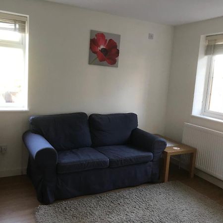 Large Private Room With En-Suite In The House For Professionals Staines-upon-Thames Exterior foto